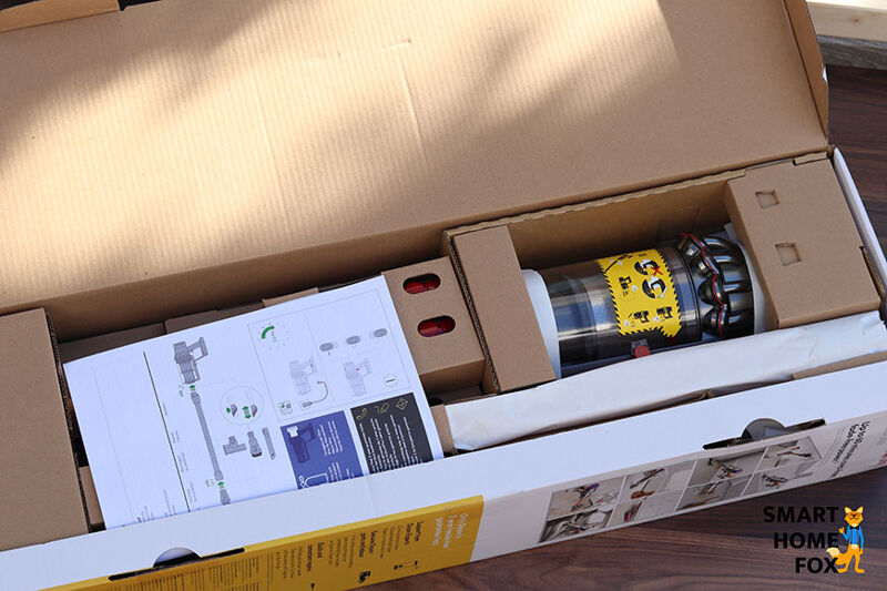 Упаковка Dyson V10 полностью без пластмассы